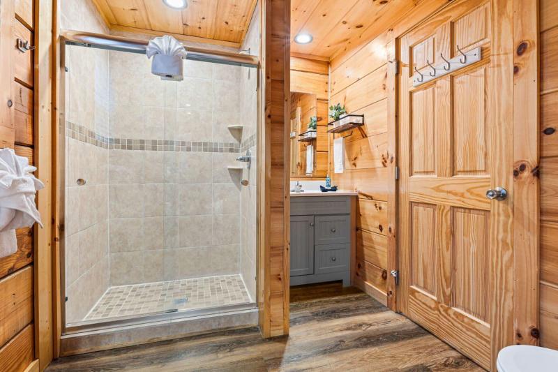 Rustic Mountain Retreat By Ghosal Luxury Lodging — photo 47