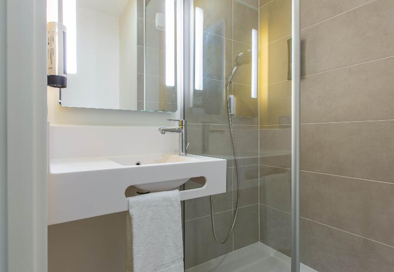 B&B Hôtel Orléans Saran image