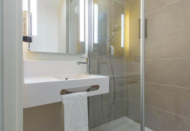 B&B Hôtel Orléans Saran image