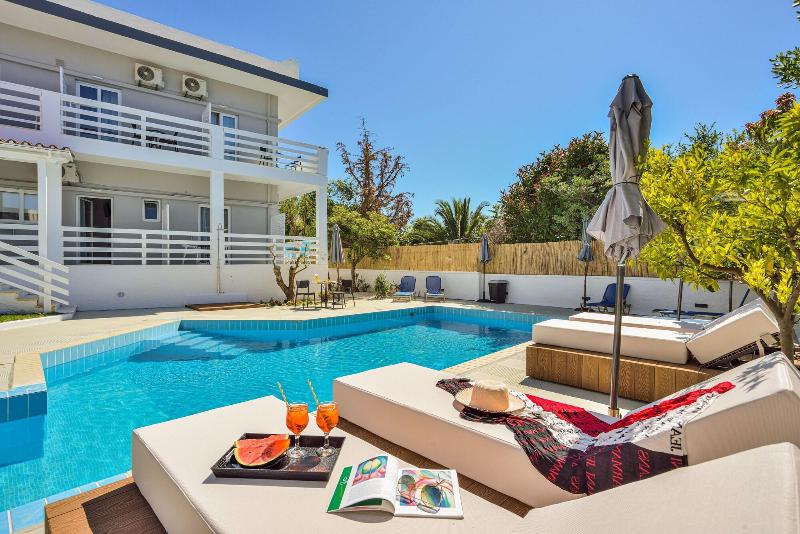 Eloque Simple Living Space image
