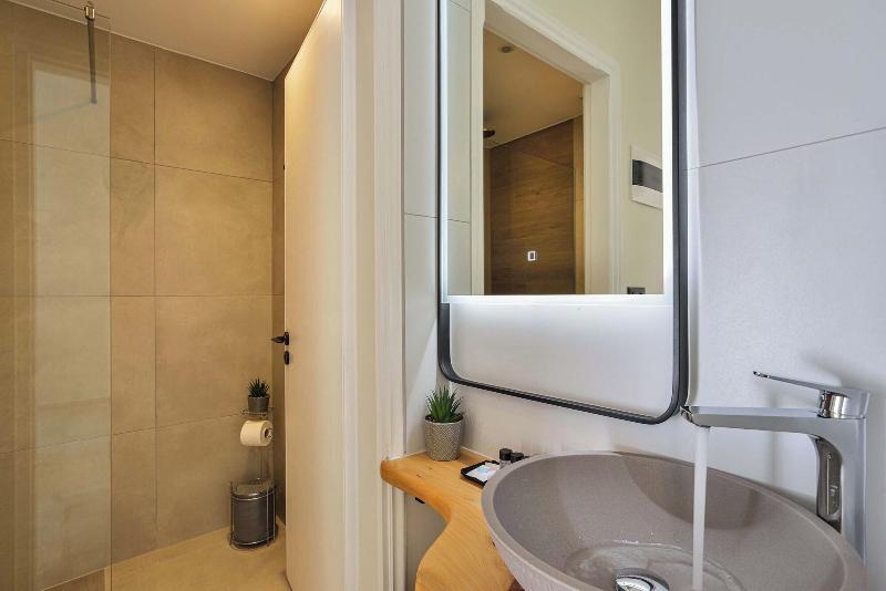 Eloque Simple Living Space image
