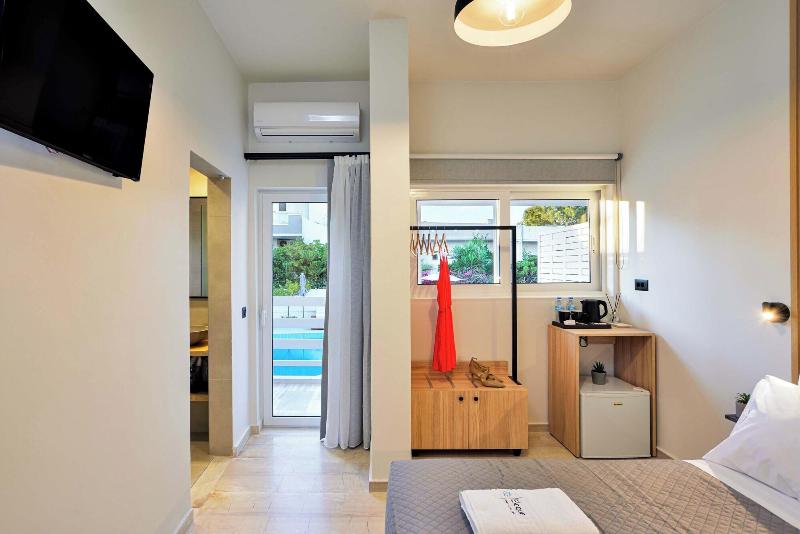Eloque Simple Living Space image