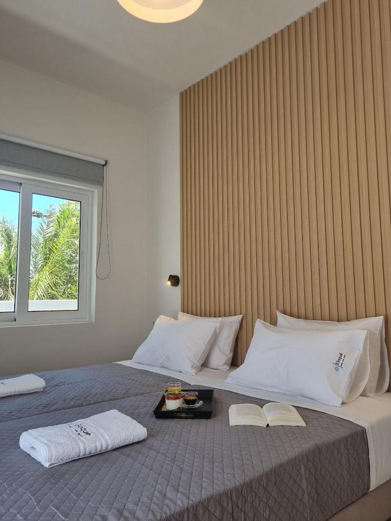 Eloque Simple Living Space image