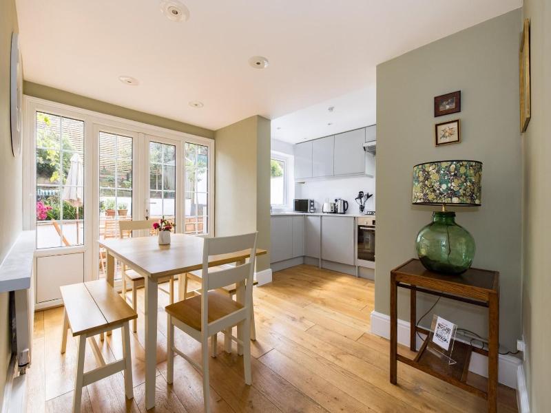 The Thames Embrace 3 Br Garden House image