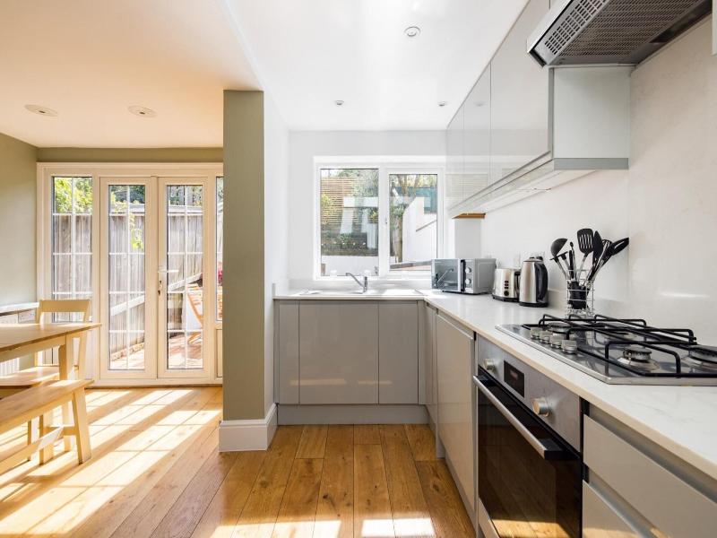 The Thames Embrace 3 Br Garden House image