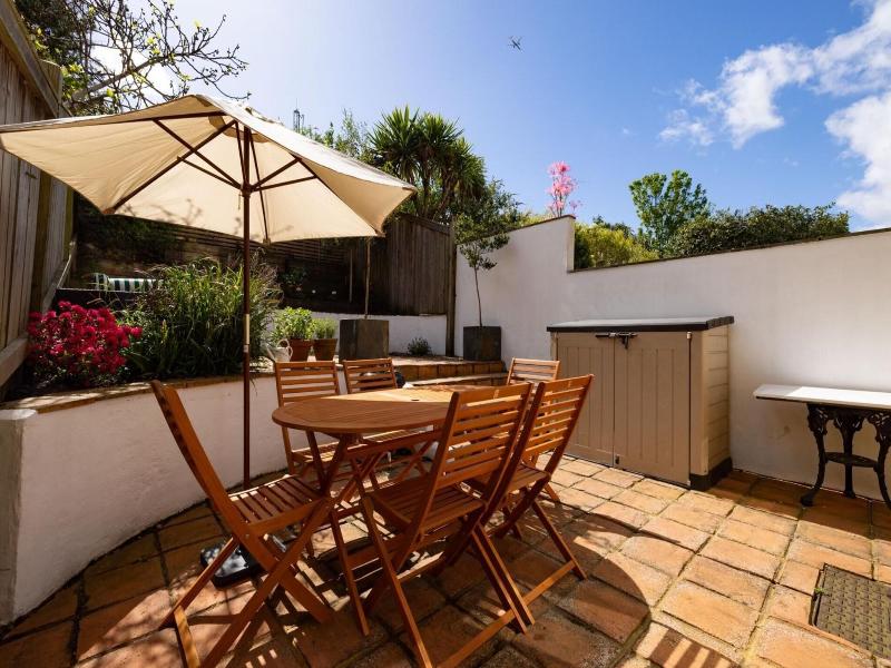 The Thames Embrace 3 Br Garden House image
