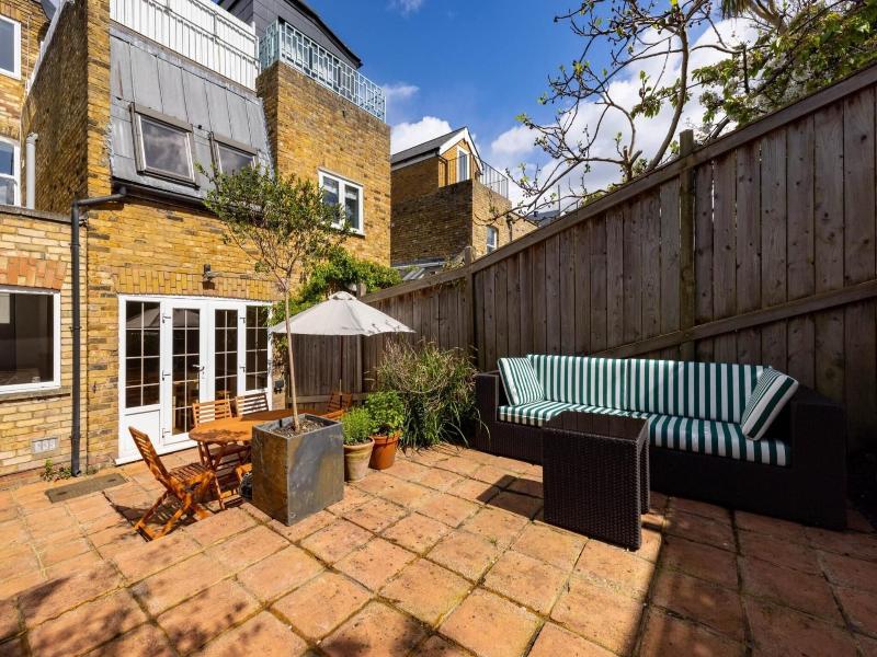 The Thames Embrace 3 Br Garden House image