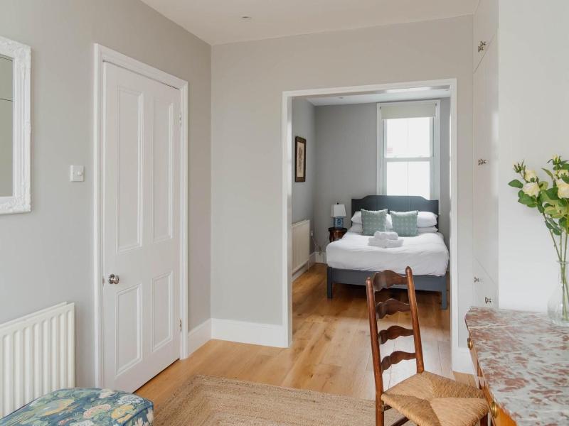 The Thames Embrace 3 Br Garden House image