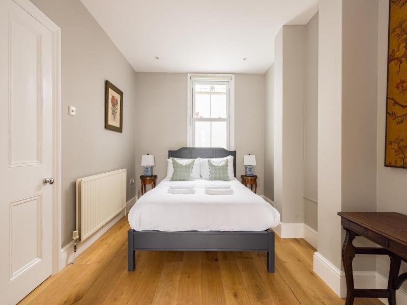 The Thames Embrace 3 Br Garden House image