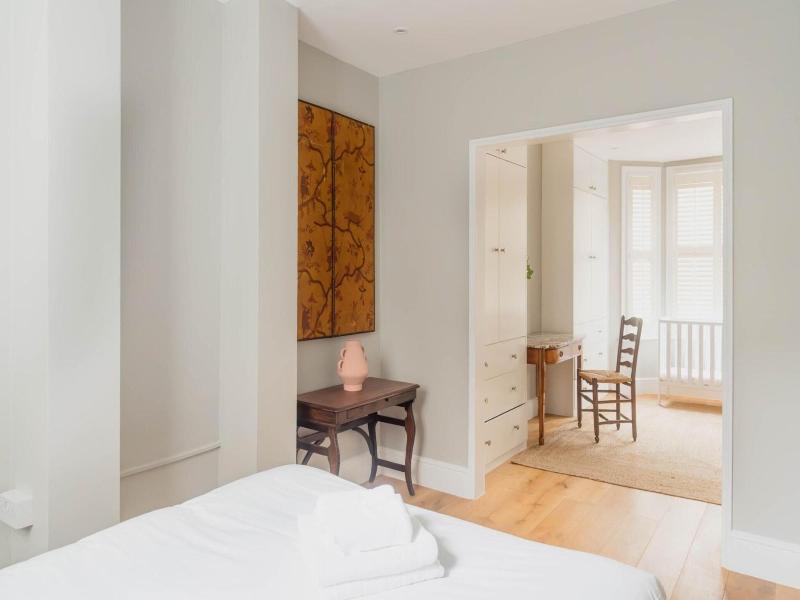 The Thames Embrace 3 Br Garden House image