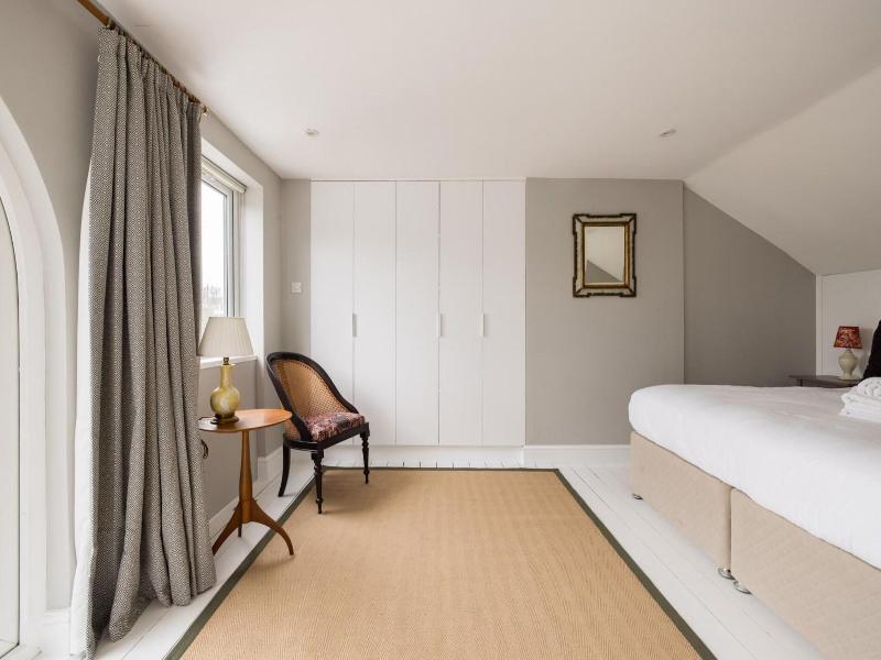 The Thames Embrace 3 Br Garden House image