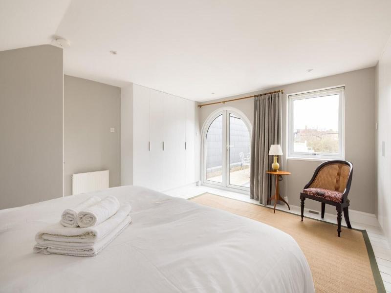 The Thames Embrace 3 Br Garden House image