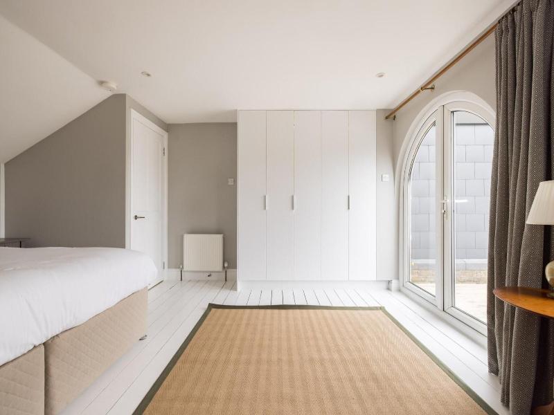 The Thames Embrace 3 Br Garden House image