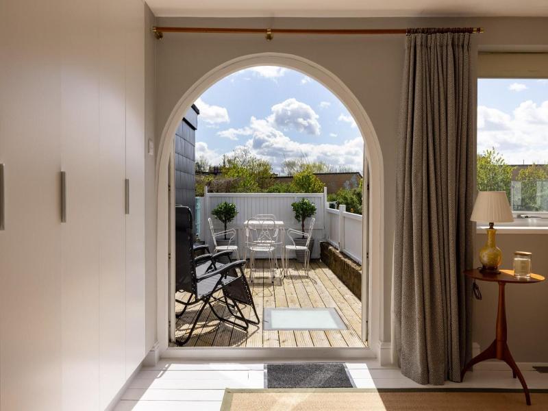 The Thames Embrace 3 Br Garden House image