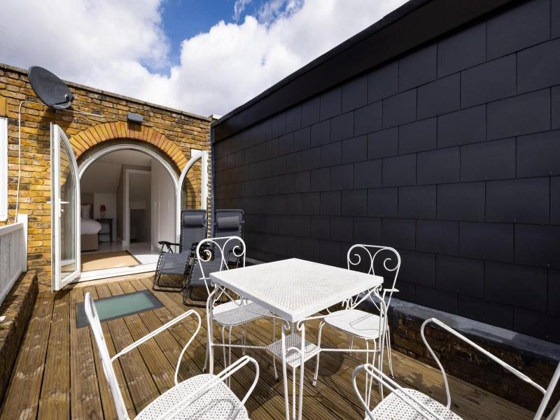 The Thames Embrace 3 Br Garden House image