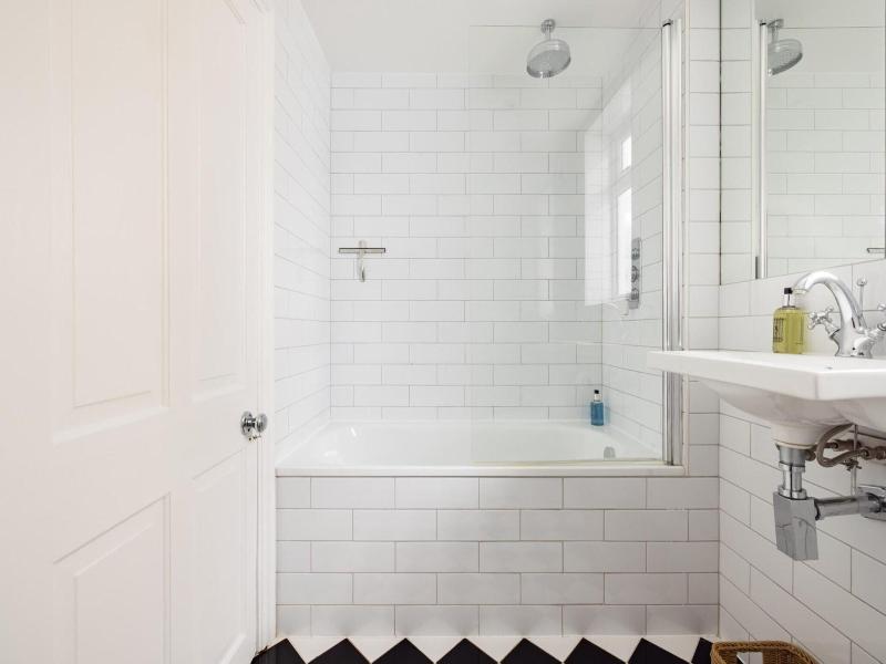The Thames Embrace 3 Br Garden House image