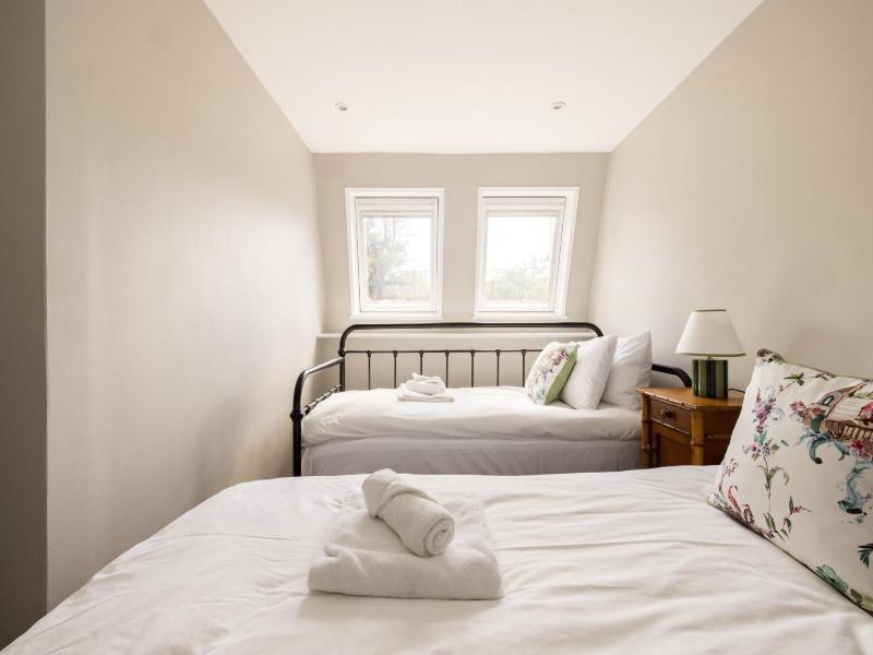 The Thames Embrace 3 Br Garden House image