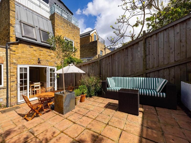 The Thames Embrace 3 Br Garden House image