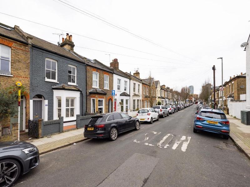 The Thames Embrace 3 Br Garden House image