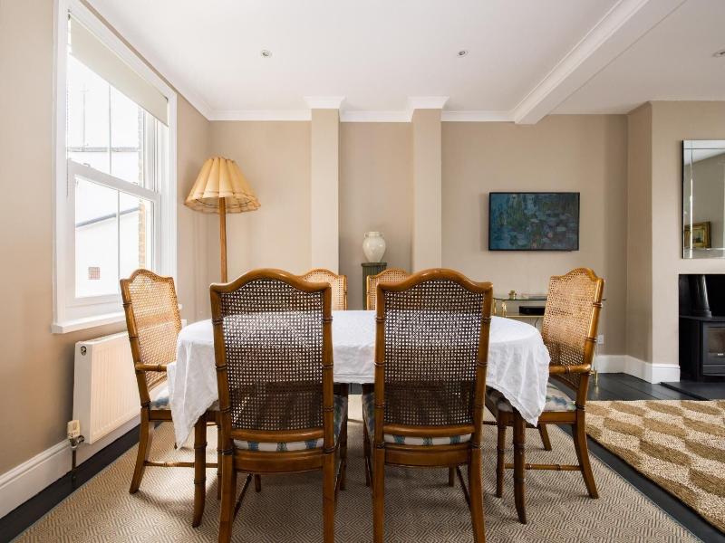 The Thames Embrace 3 Br Garden House image