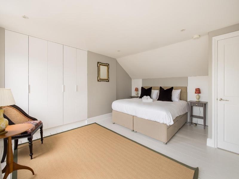 The Thames Embrace 3 Br Garden House image