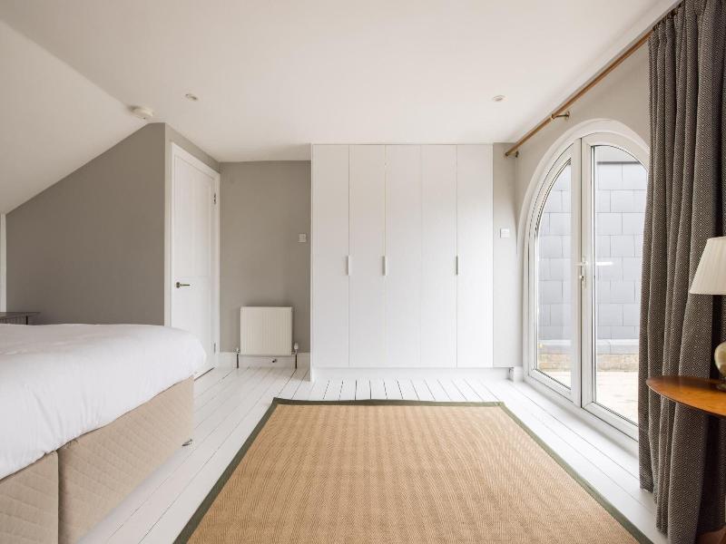 The Thames Embrace 3 Br Garden House image