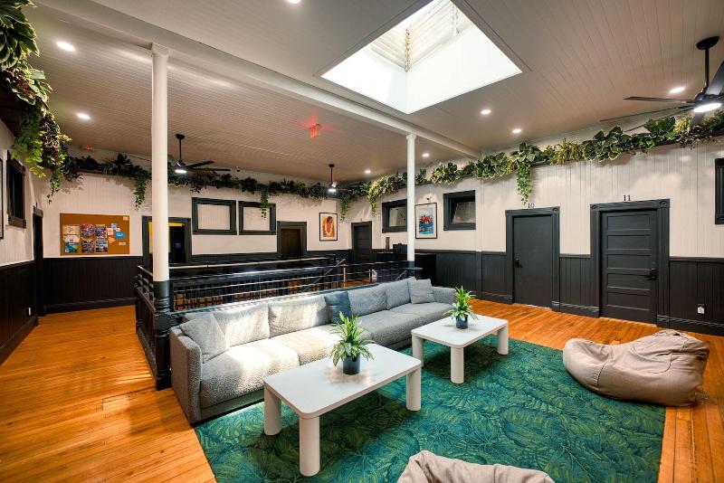Howzit Hostels Hawaii image