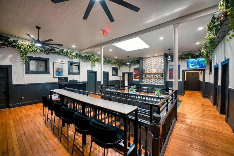 Howzit Hostels Hawaii image