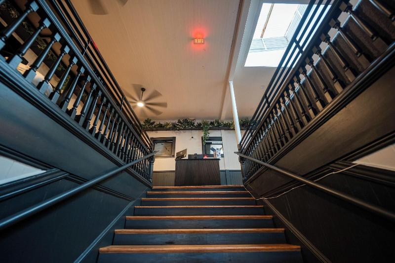 Howzit Hostels Hawaii image