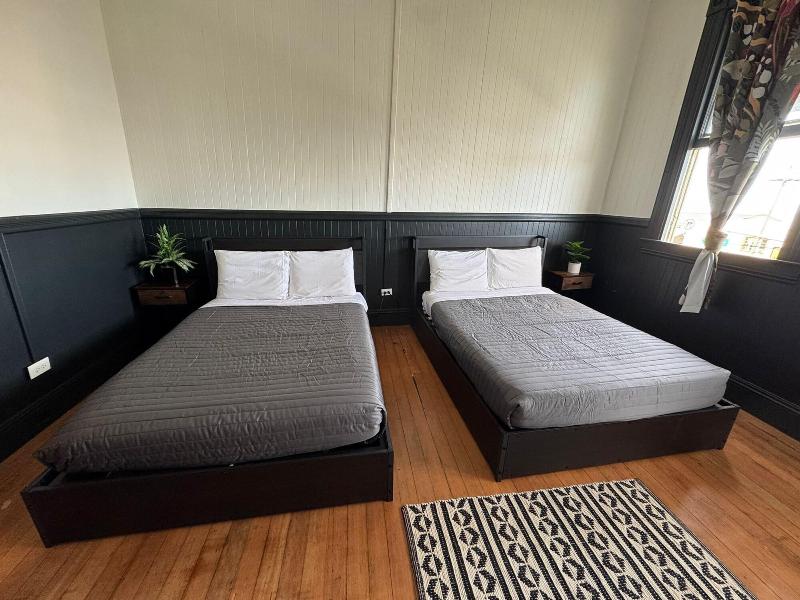 Howzit Hostels Hawaii image