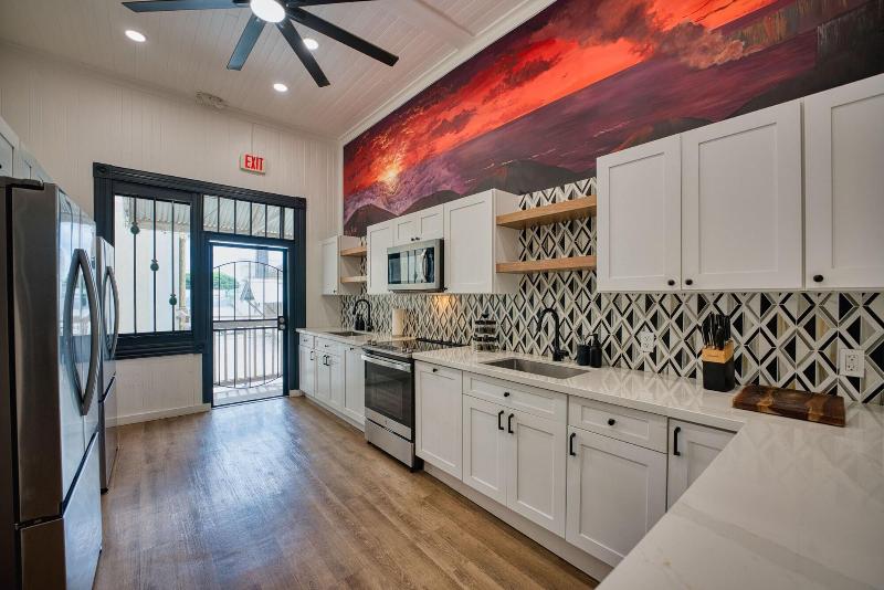 Howzit Hostels Hawaii image