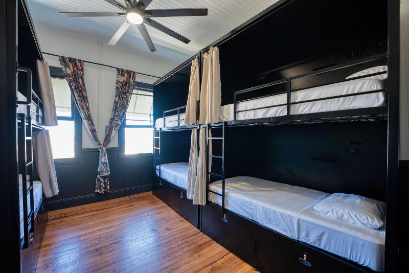 Howzit Hostels Hawaii image