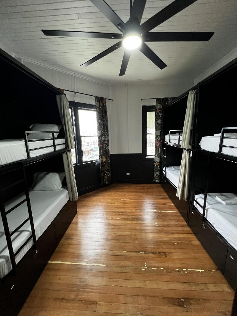 Howzit Hostels Hawaii image