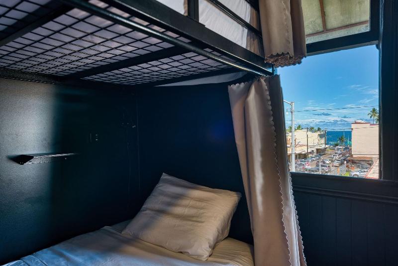 Howzit Hostels Hawaii image