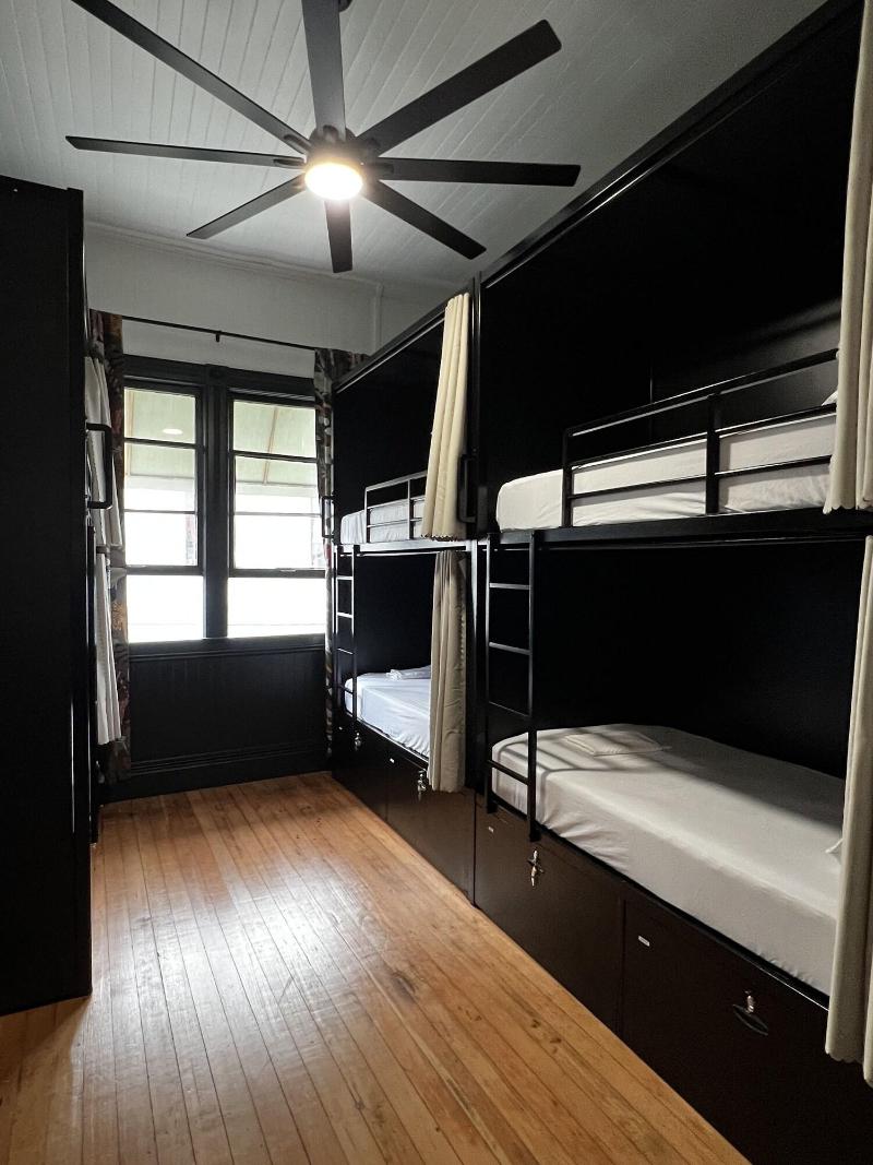 Howzit Hostels Hawaii image