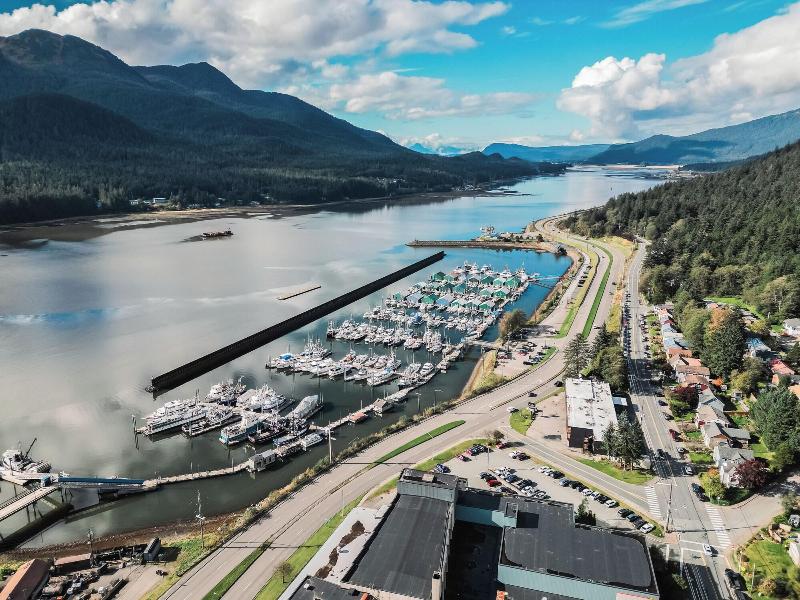 Waterfront On Glacier — exterior view