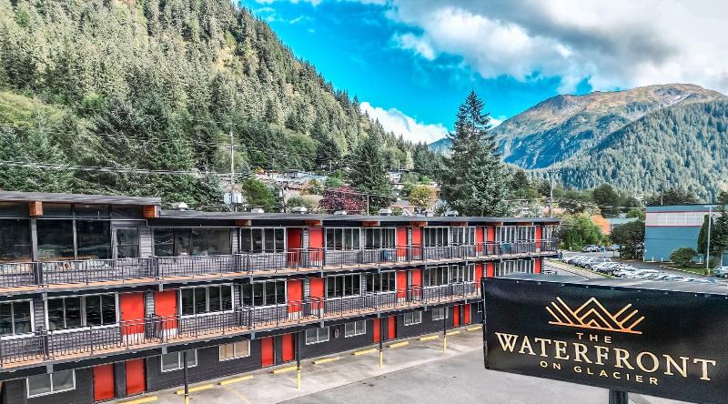 Waterfront On Glacier — general view