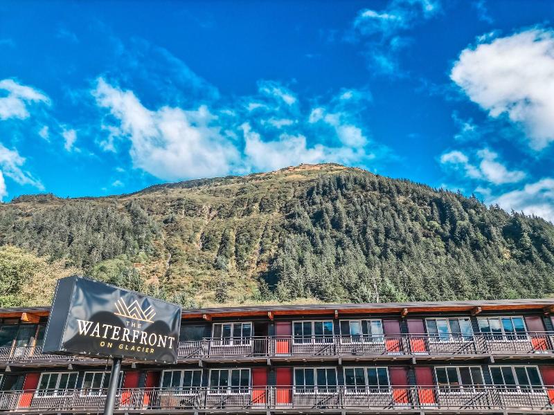 Waterfront On Glacier — general view