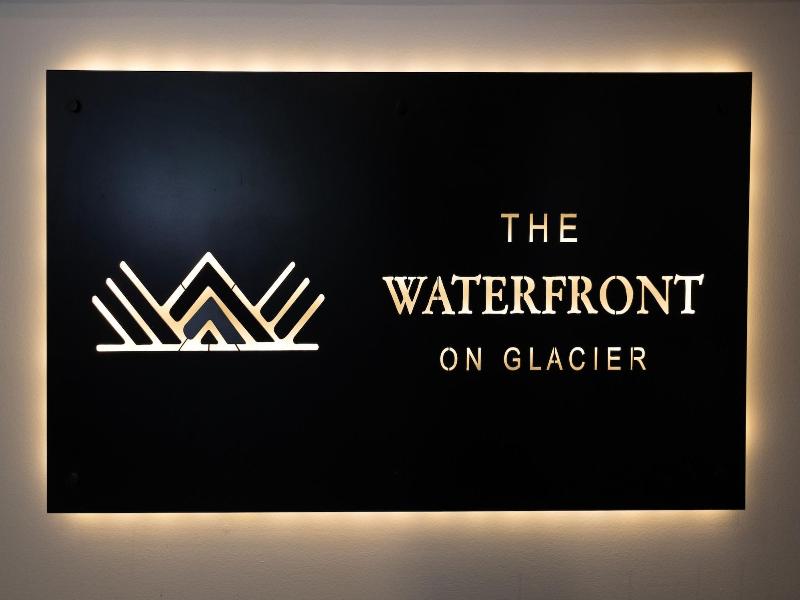 Waterfront On Glacier