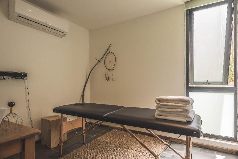 Be House Suites Spa image