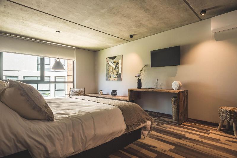 Be House Suites Spa image