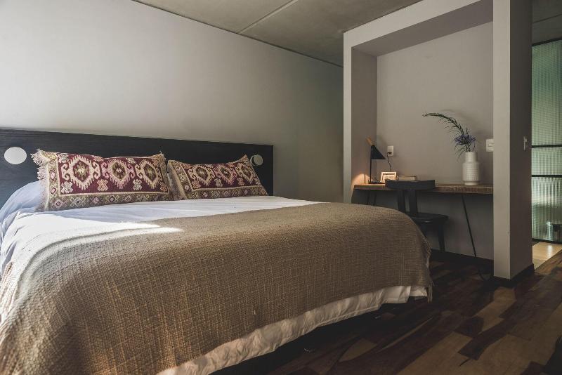 Be House Suites Spa image
