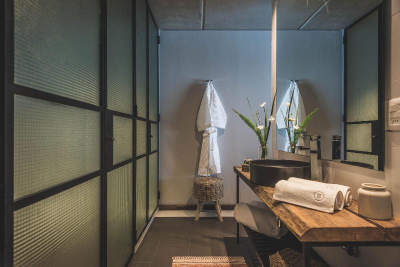 Be House Suites Spa image
