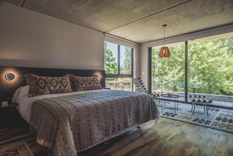 Be House Suites Spa image