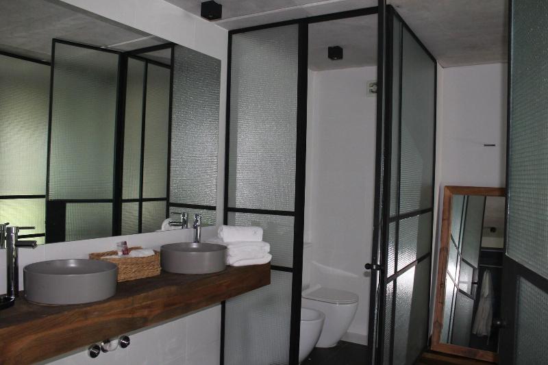 Be House Suites Spa image