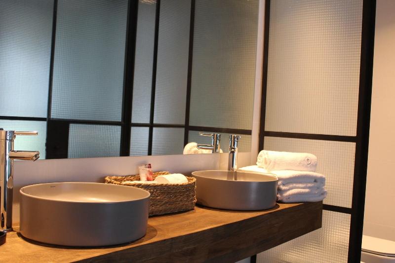 Be House Suites Spa image