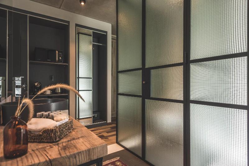 Be House Suites Spa image