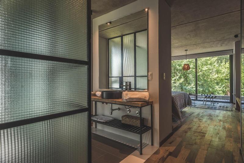 Be House Suites Spa image
