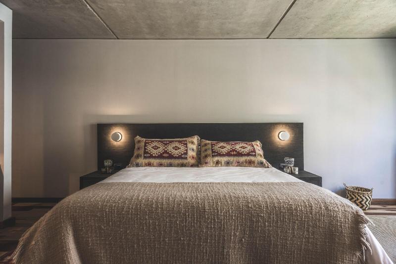 Be House Suites Spa image