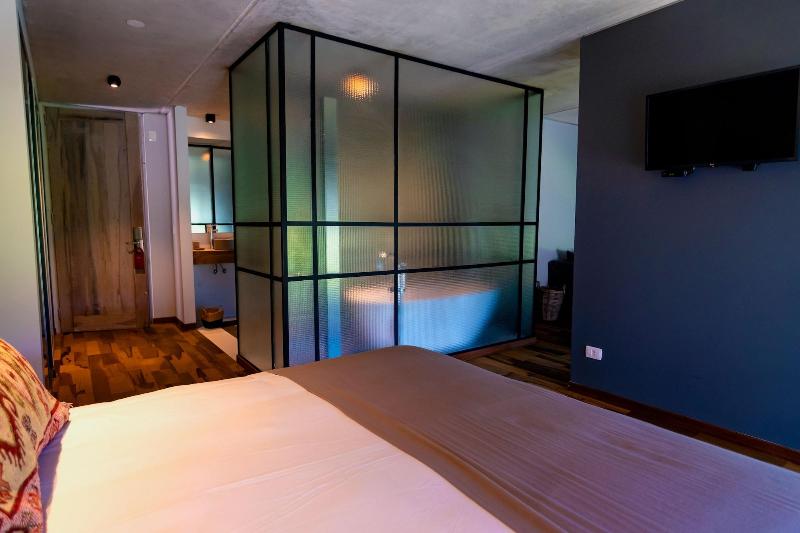 Be House Suites Spa image